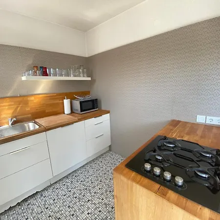 Appartement 3-zimmer-wohnung Mit Terrasse Und 2 Schlafzimmern